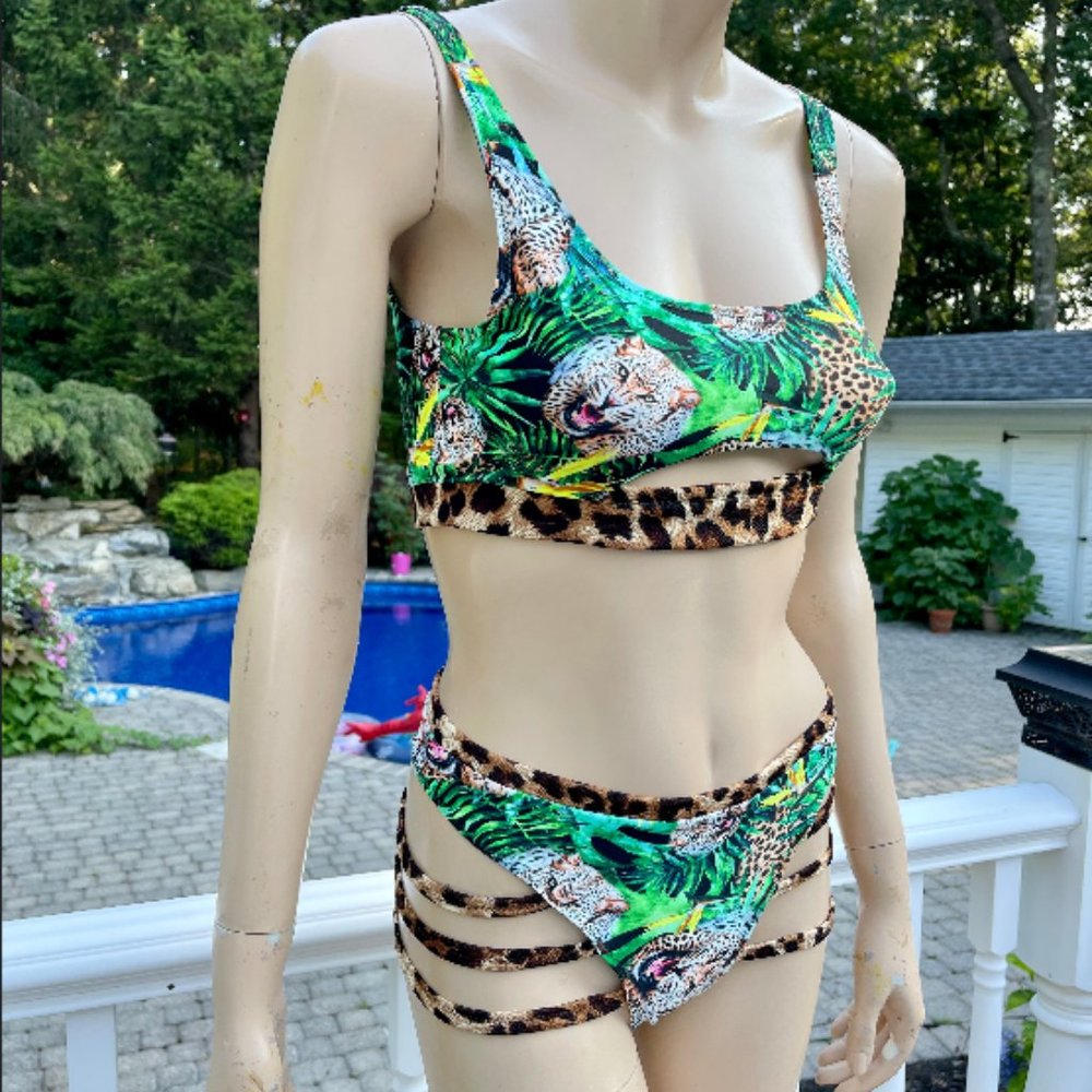 Leopard In the Jungle Cut out Crop top with High Waist Panty